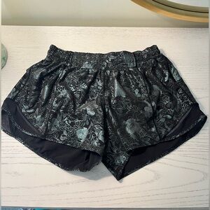 Lululemon Hotty Hot Lined Short 4”